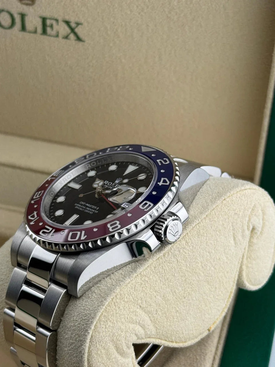 Rolex GMT-Master II 40mm Pepsi Oyster Braclet 2022 - HOURLY