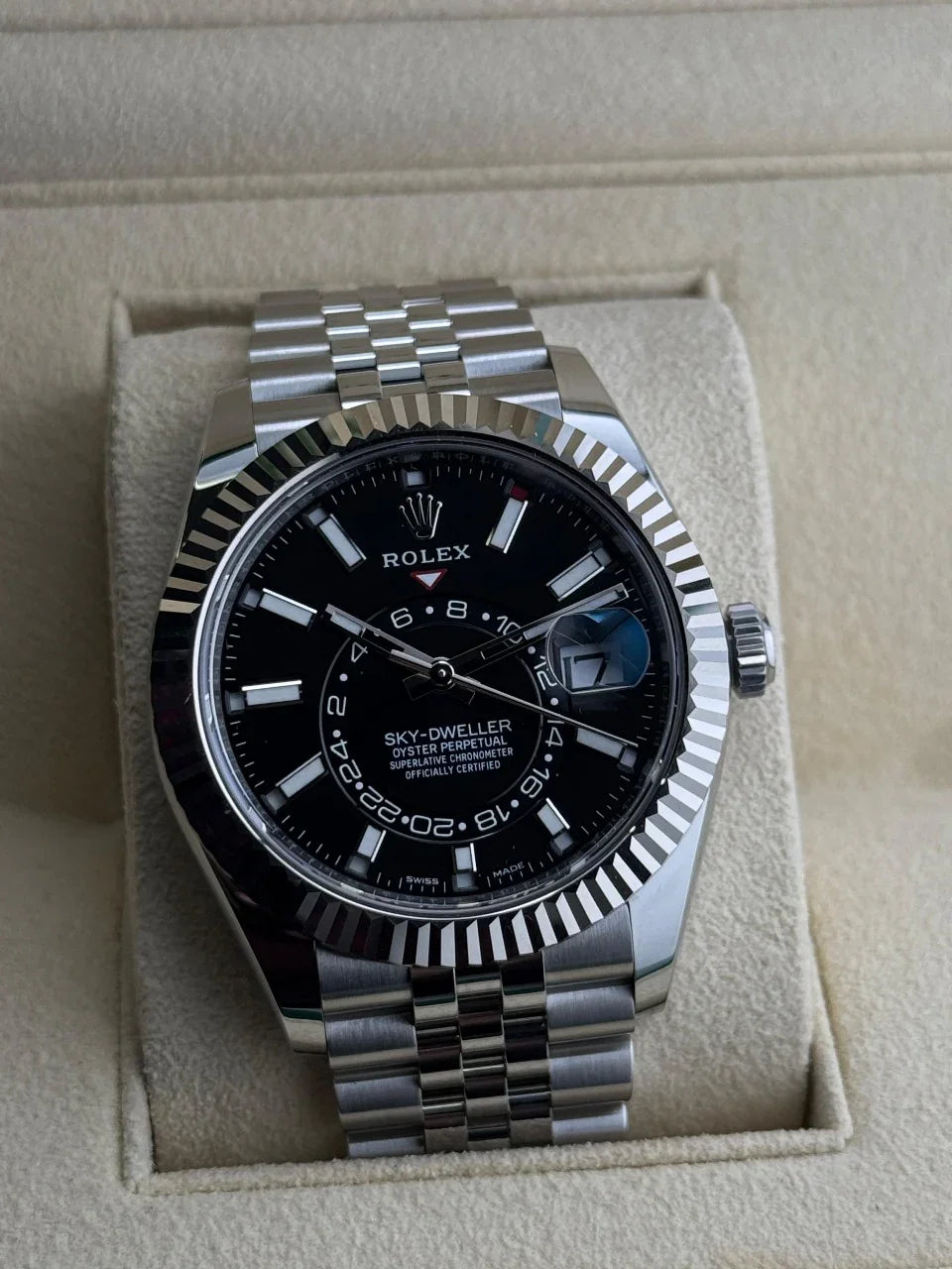 Rolex Sky-Dweller 42mm WhiteGold Bezel black Dial Jubilee 2022 - HOURLY