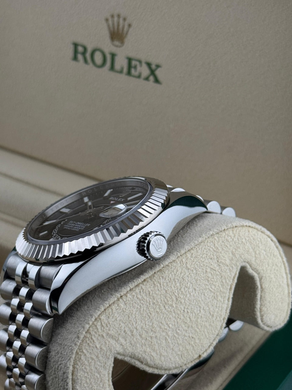 Rolex Sky-Dweller 42mm WhiteGold Bezel black Dial Jubilee 2022