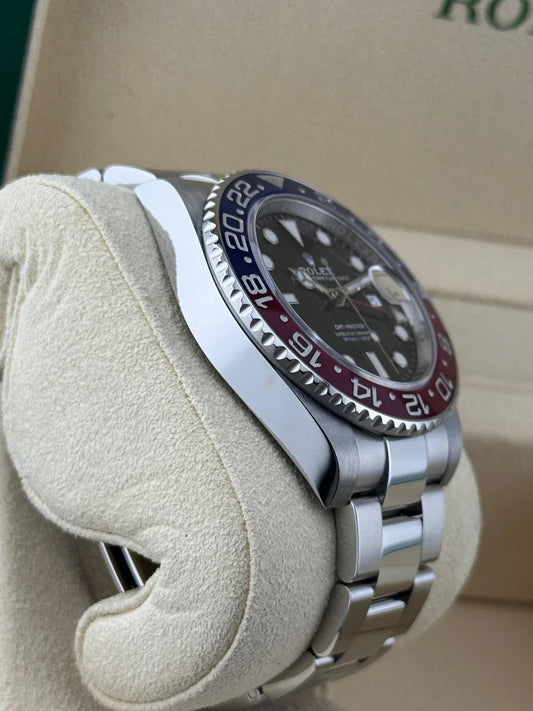 Rolex GMT-Master II 40mm Pepsi Oyster Braclet 2022 - HOURLY