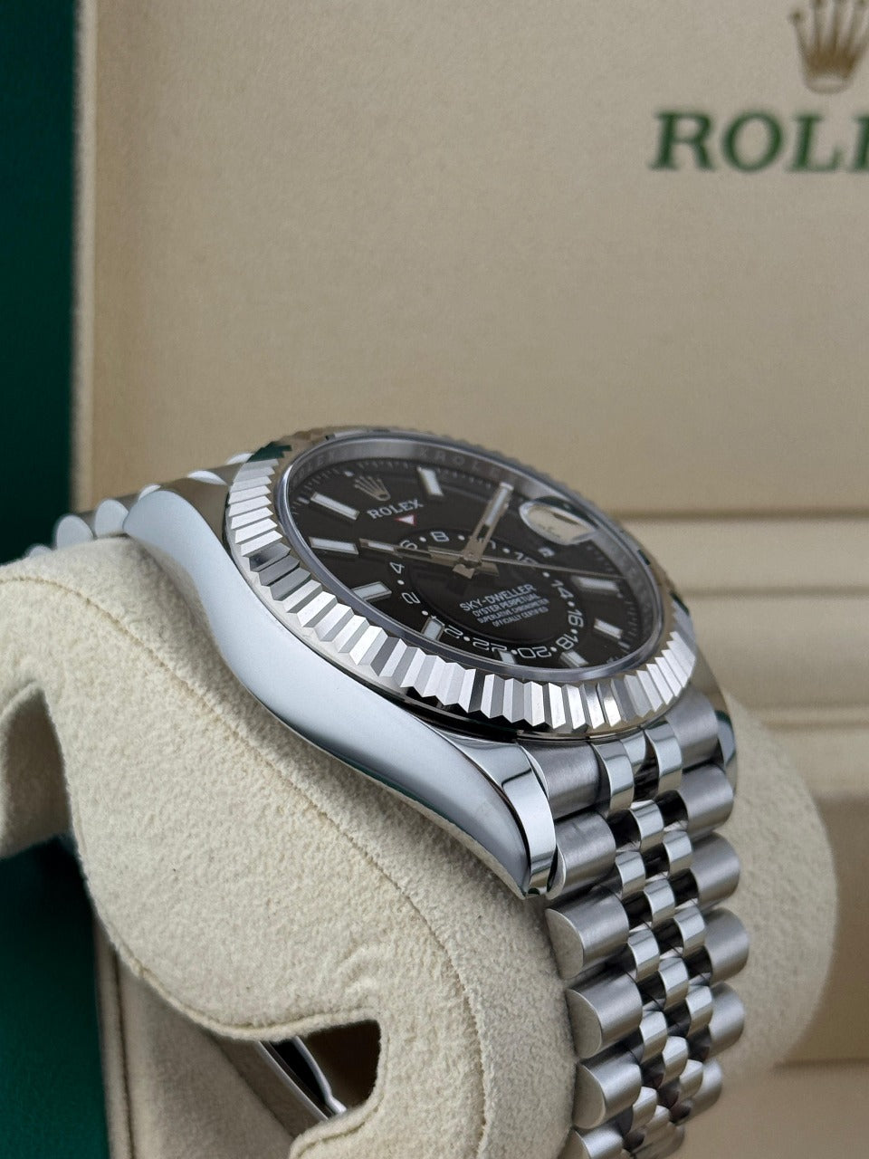 Rolex Sky-Dweller 42mm WhiteGold Bezel black Dial Jubilee 2022