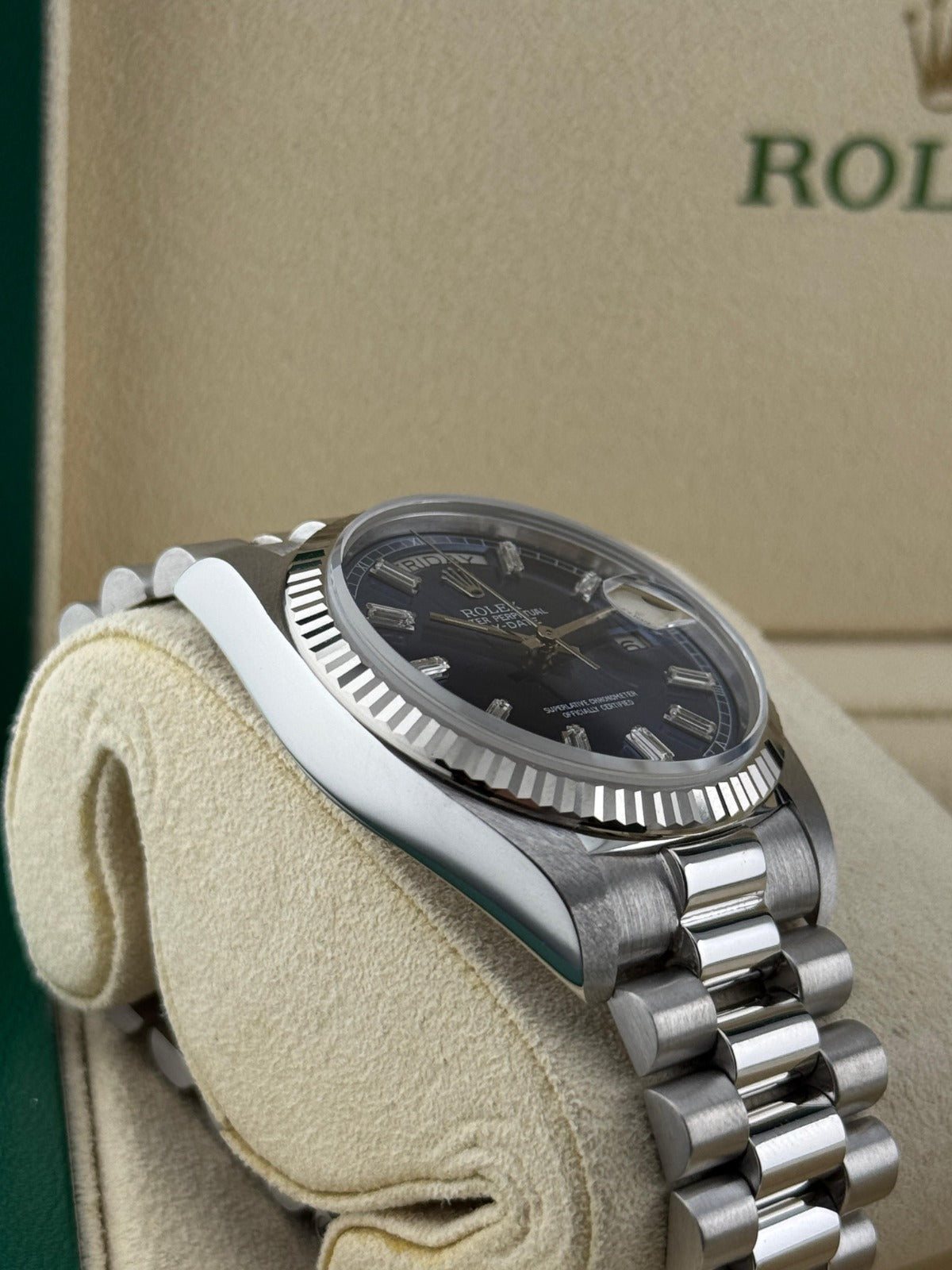 Rolex Day-Date 36mm WhiteGold Blue baguette Dial