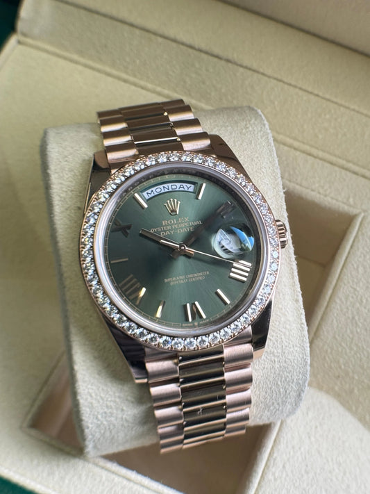 Rolex Daydate 40mm RoseGold Diamond-Set Olive Dial 2022 - HOURLY