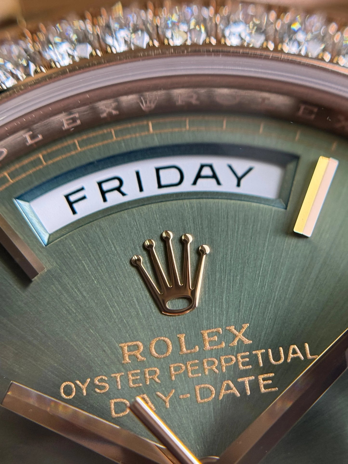 Rolex Daydate 40mm RoseGold Diamond-Set Olive Dial 2022 - HOURLY