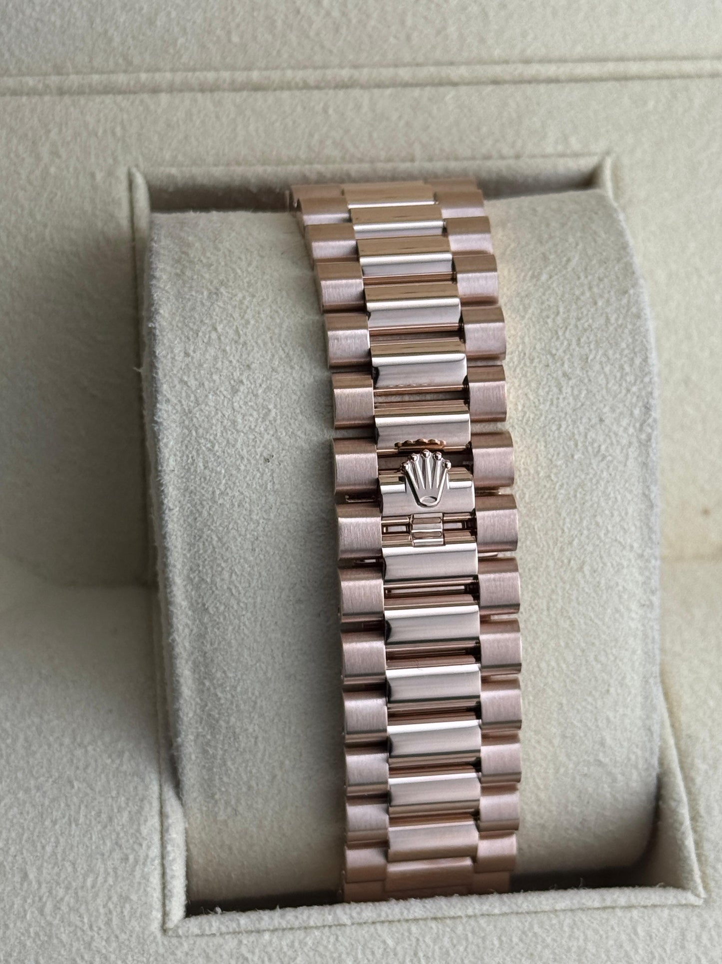 Rolex Daydate 40mm RoseGold Diamond-Set Olive Dial 2022