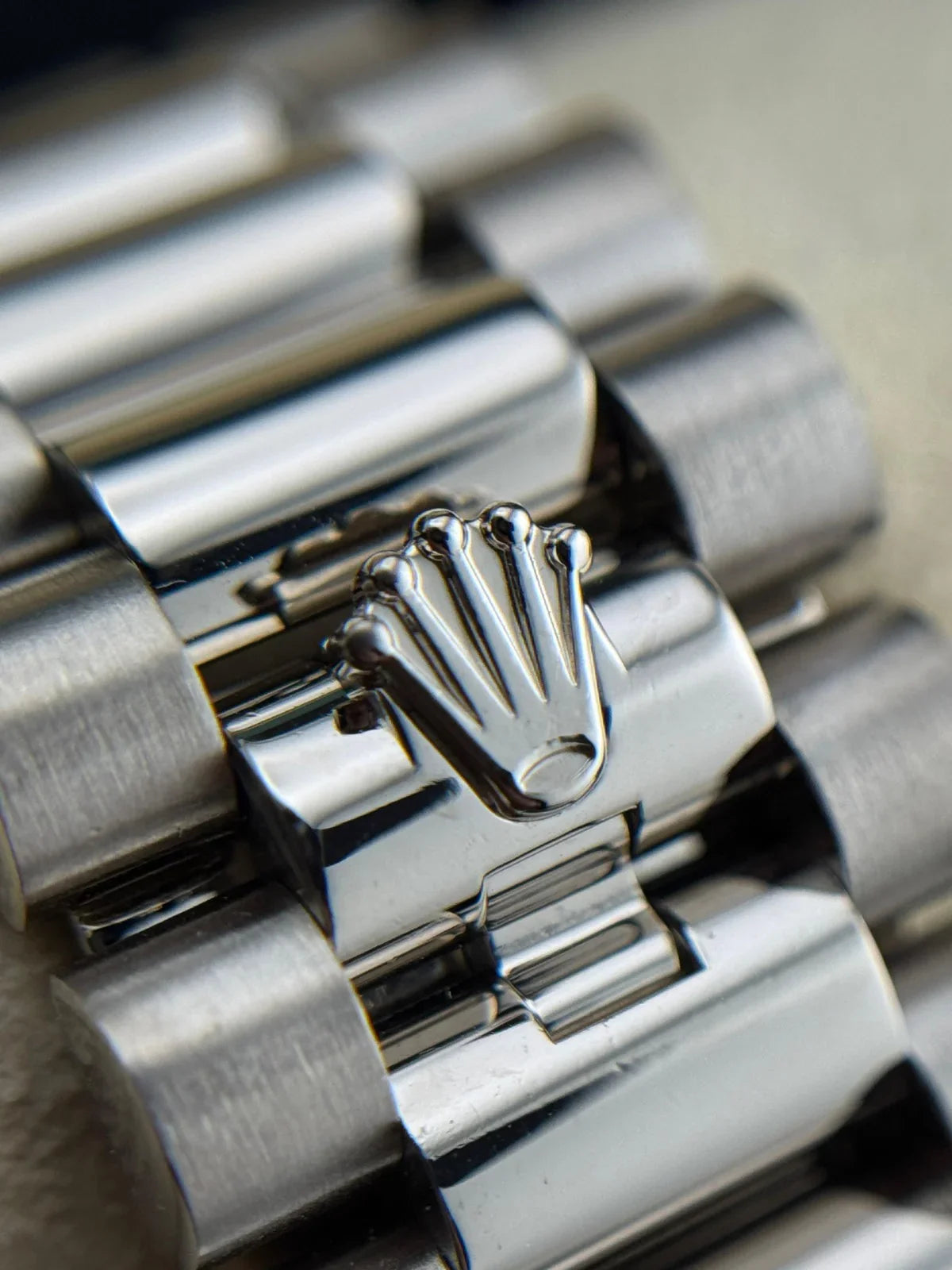 Rolex Daydate 40mm White Gold Diamond-Set Blue dial pre-owned 2022 - HOURLY