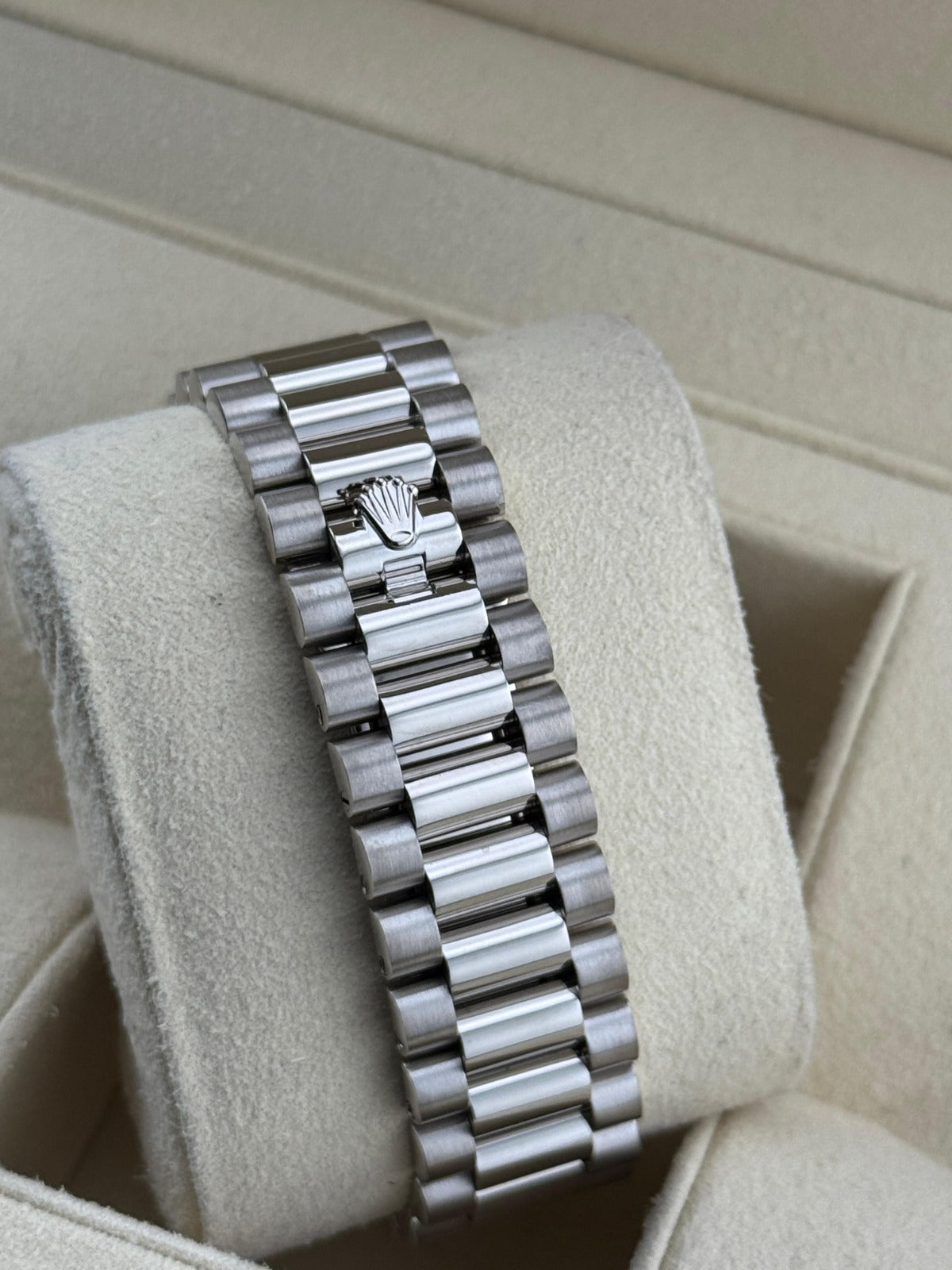 Rolex Daydate 40mm White Gold Diamond-Set Blue dial pre-owned 2022
