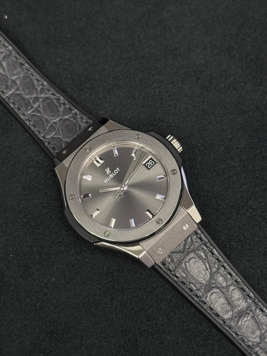 Hublot classic fusion 33mm Grey dial 2024 - HOURLY