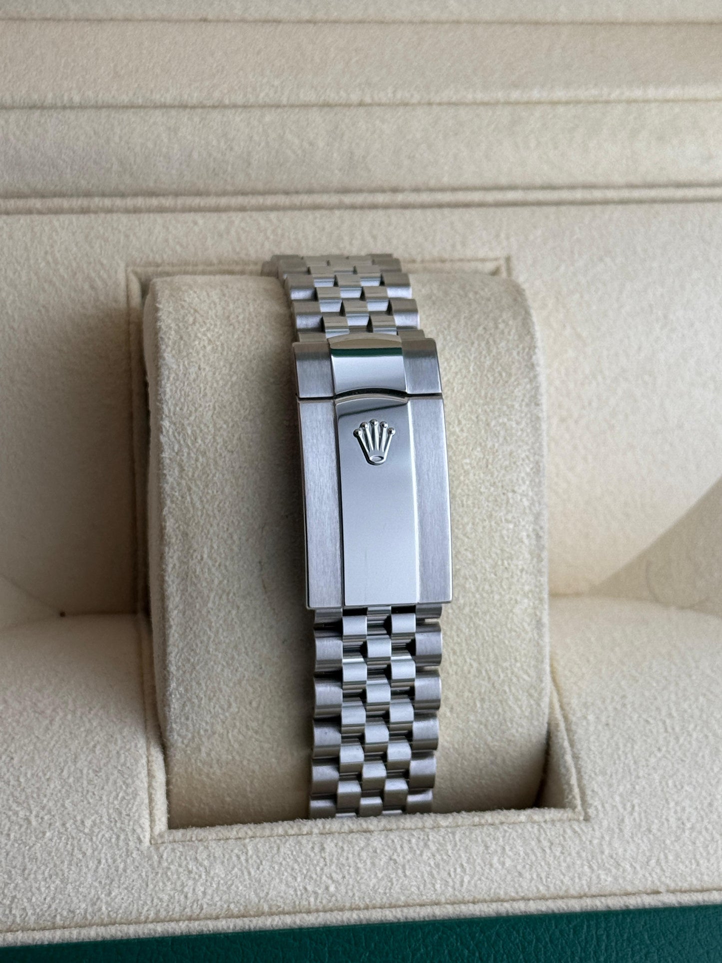 Rolex Datejust 41 steel black index jubilee Unworn 2025