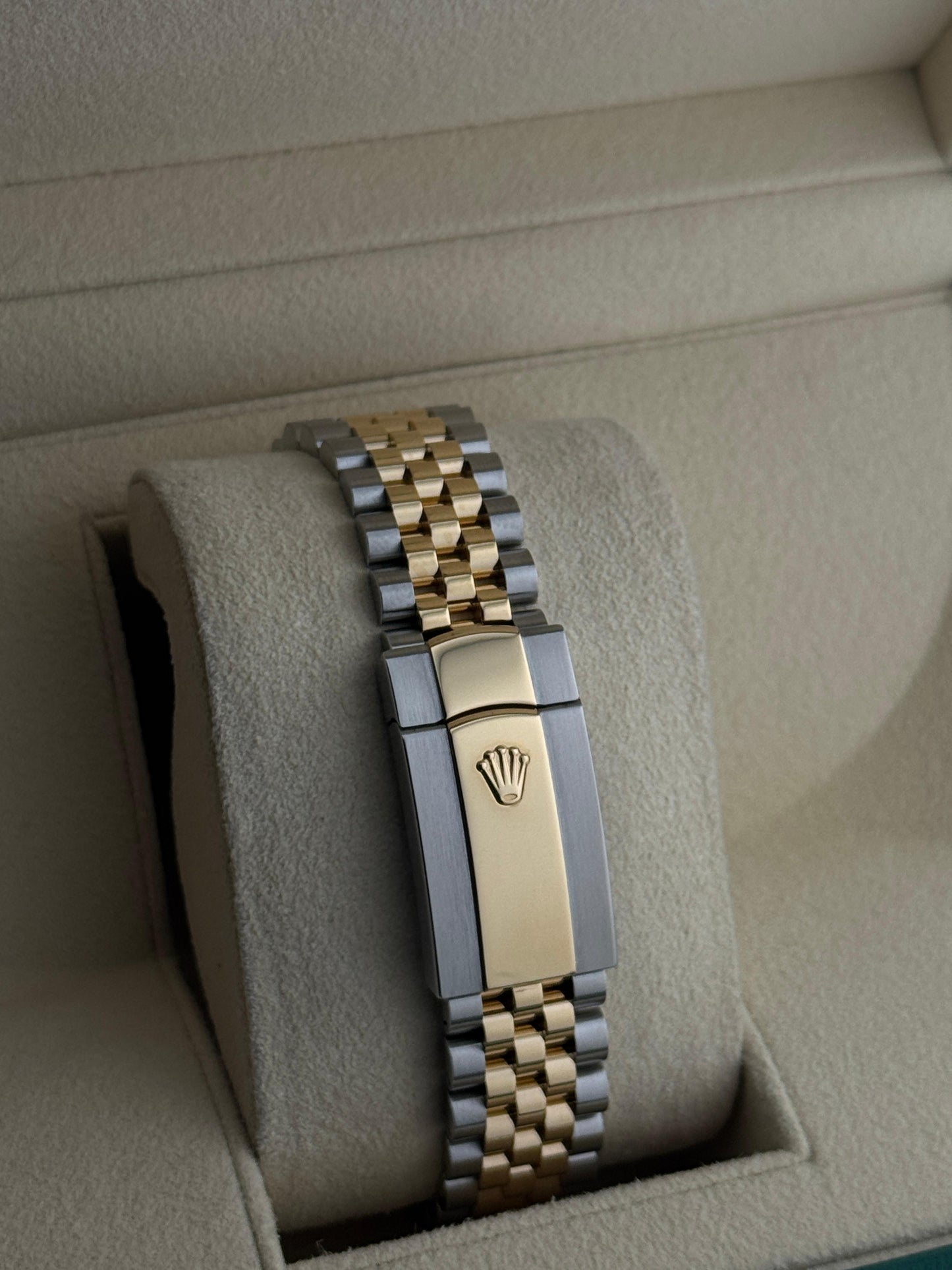 Rolex Datejust 41mm Steel & Gold Black Dial Jubliee 2022