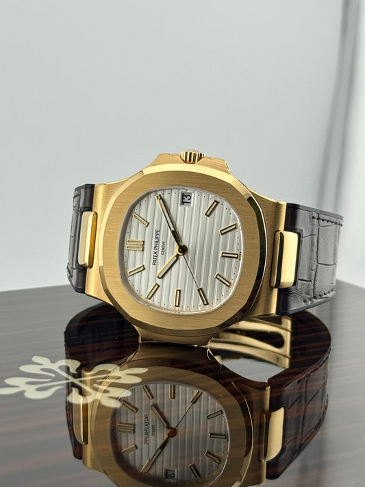Patek Philippe Nautilus Yellow Gold 2009 - HOURLY