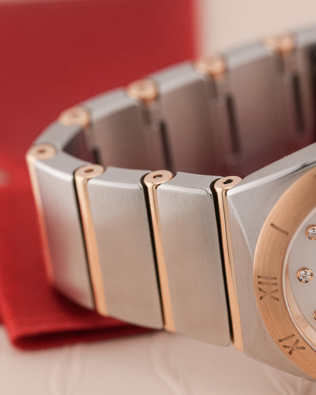 Omega Constellation 28mm Steel & YellowGold Mother Of Pearl 2022 - HOURLY