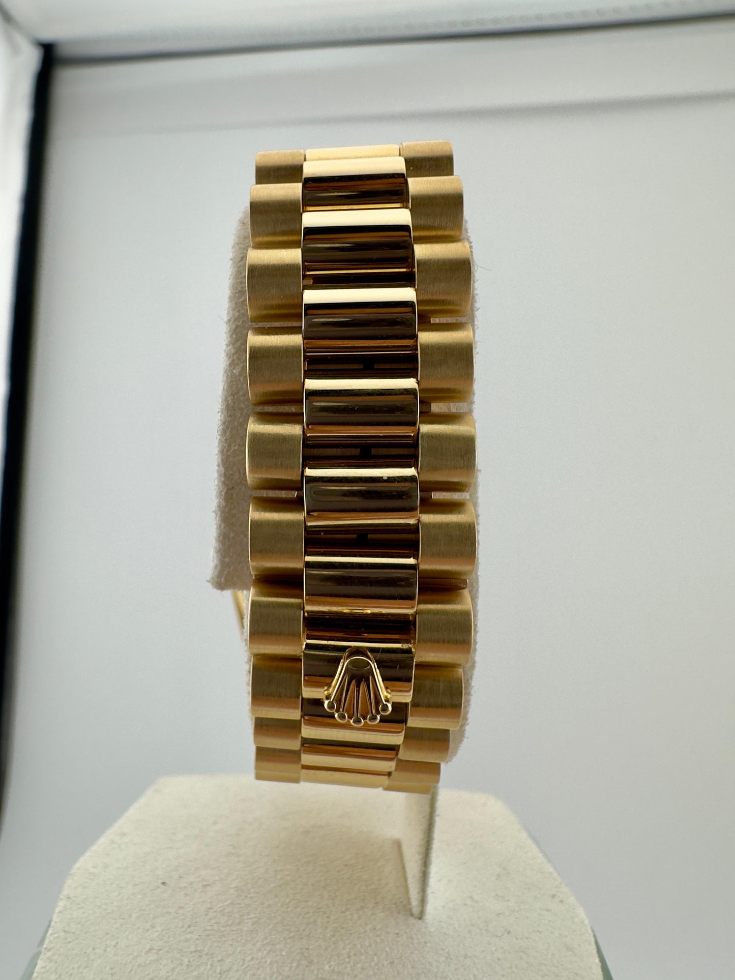 Rolex Day-Date 36mm Solid Gold Mother Of Pearl 1991 - HOURLY 