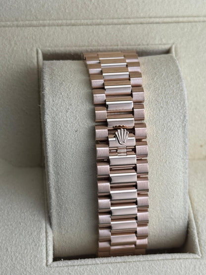 Rolex Daydate 40mm RoseGold Diamond-Set Olive Dial 2022