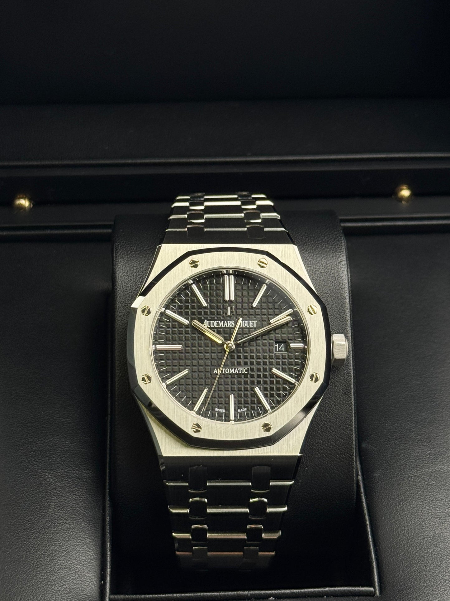 Audemars Piguet Royal Oak Balck Dial 2016 - HOURLY 