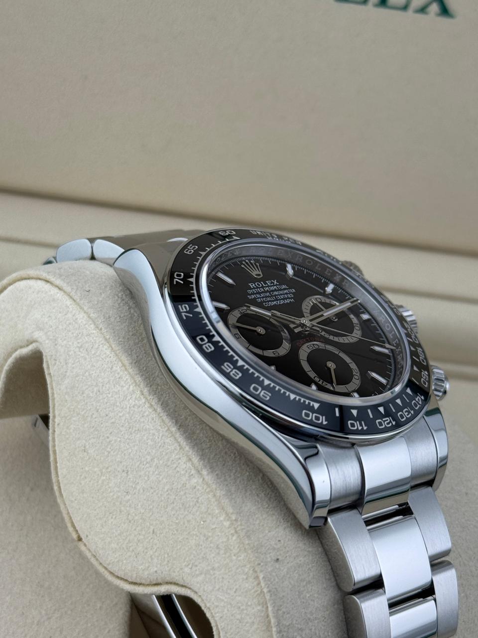 Rolex Cosmograph Daytona Black Dial 2022 - HOURLY 