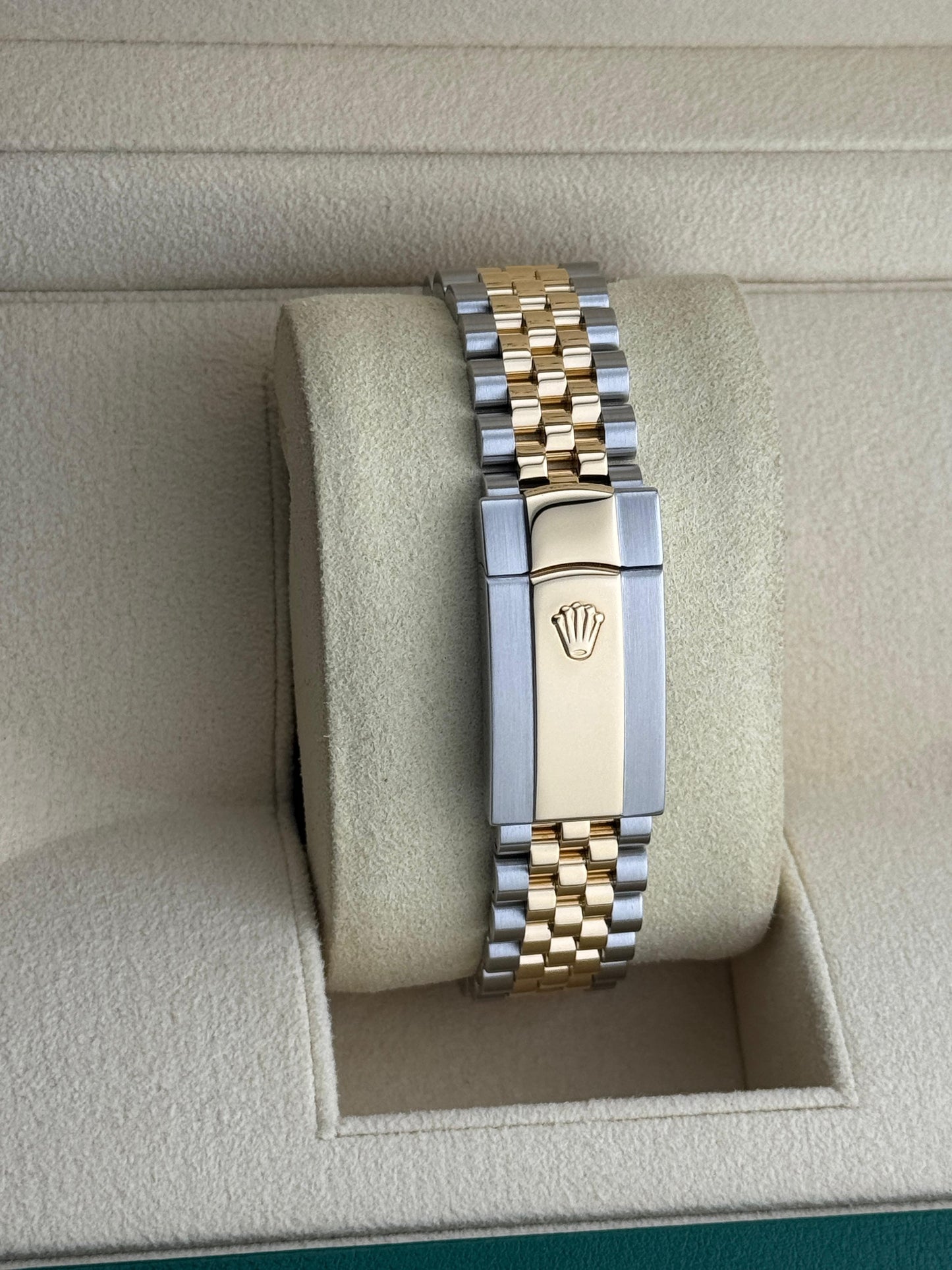 Rolex Datejust 36mm Steel&YellowGold Black Dial jubilee 2021 - HOURLY 