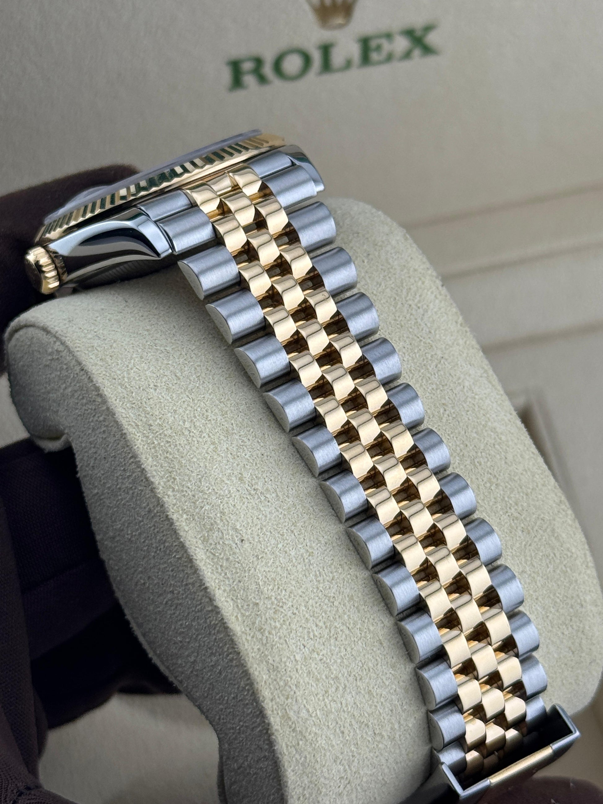 Rolex Datejust 36mm Steel&YellowGold Black Dial jubilee 2021 - HOURLY 