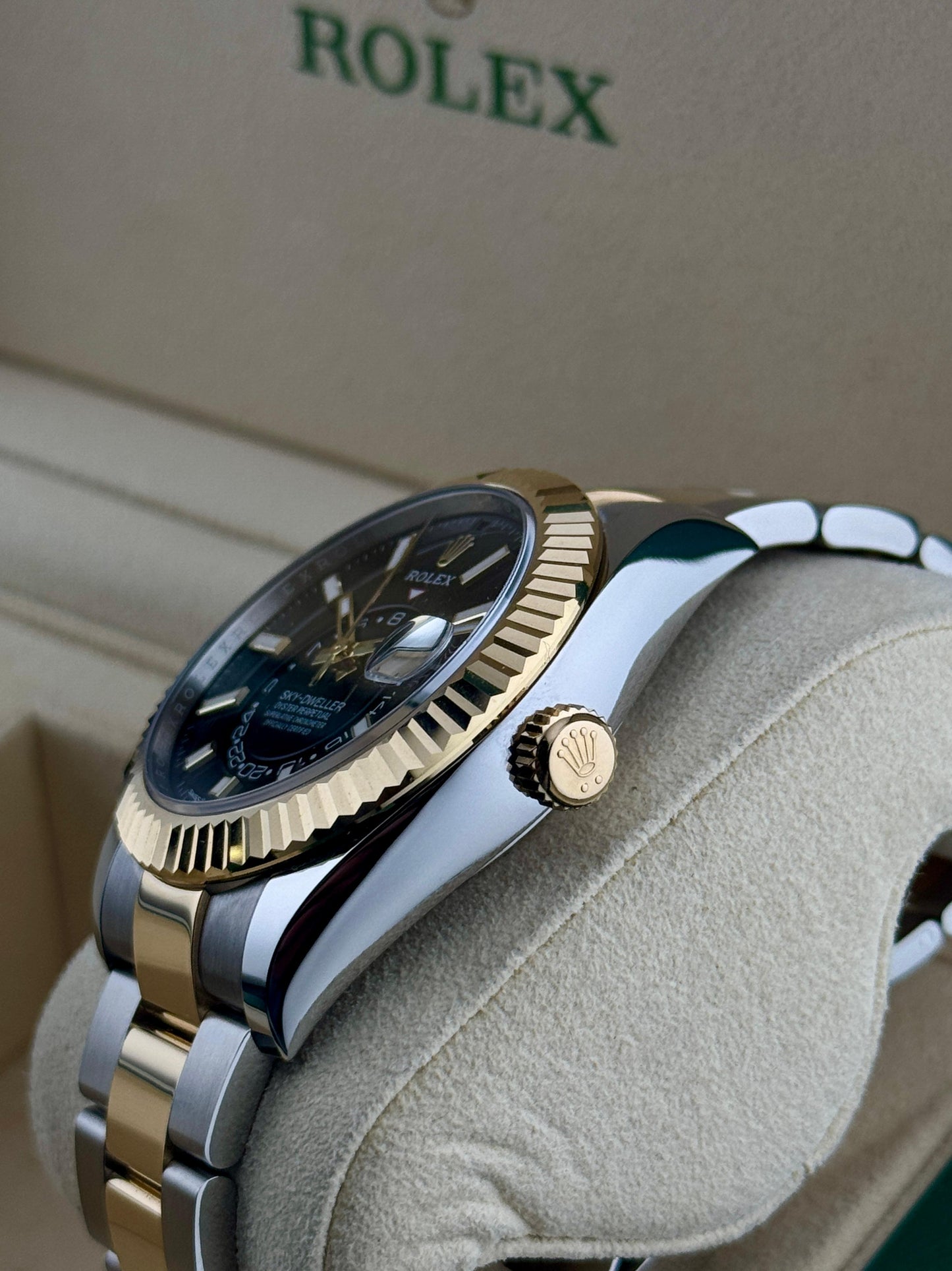 Rolex Sky Dweller 42mm Steel&YellowGold Black Index Dial 2023