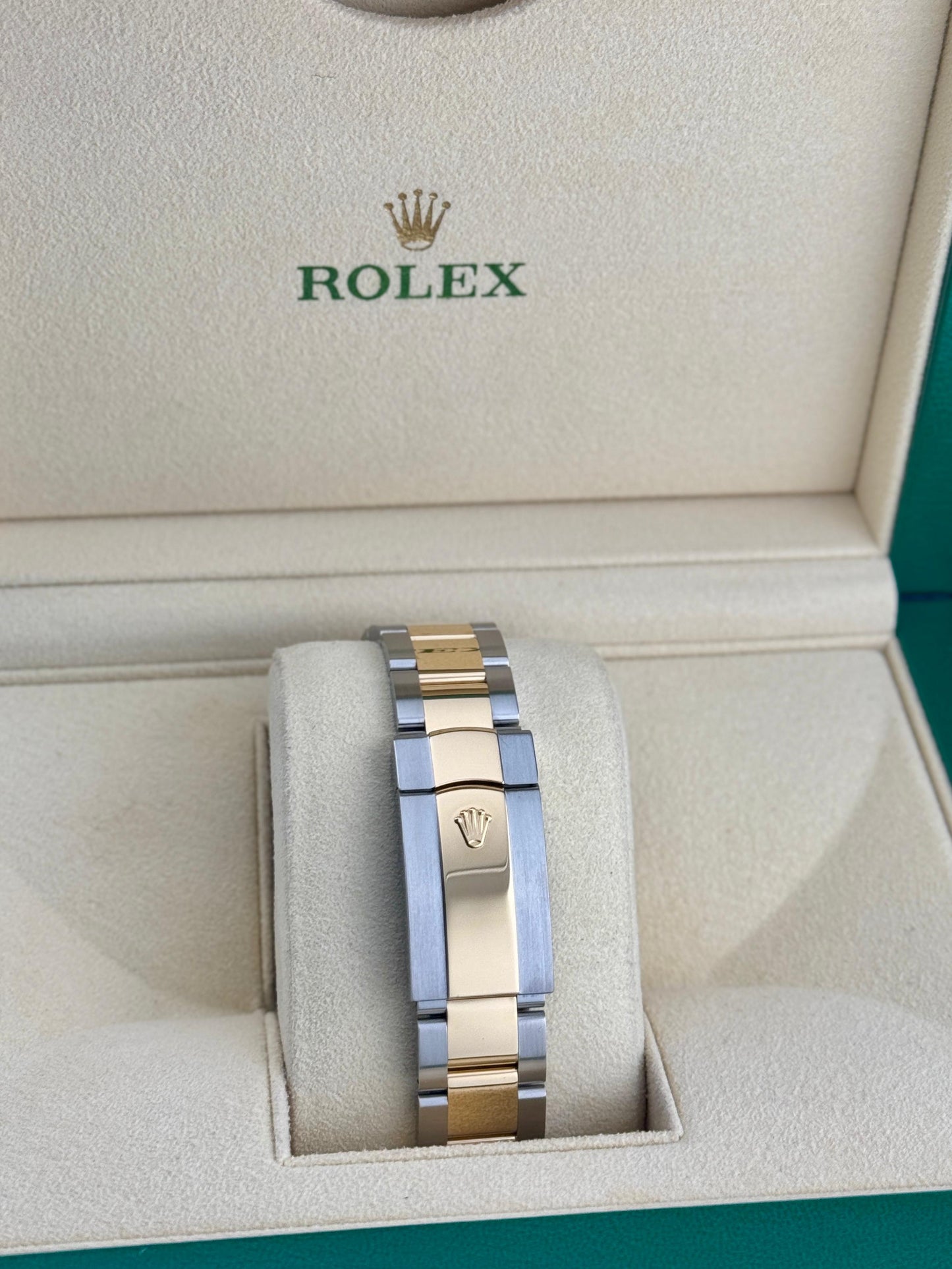 Rolex Sky Dweller 42mm Steel&YellowGold Black Index Dial 2023