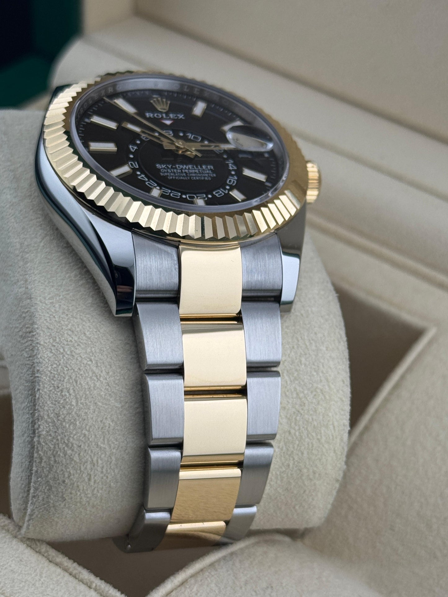 Rolex Sky Dweller 42mm Steel&YellowGold Black Index Dial 2023