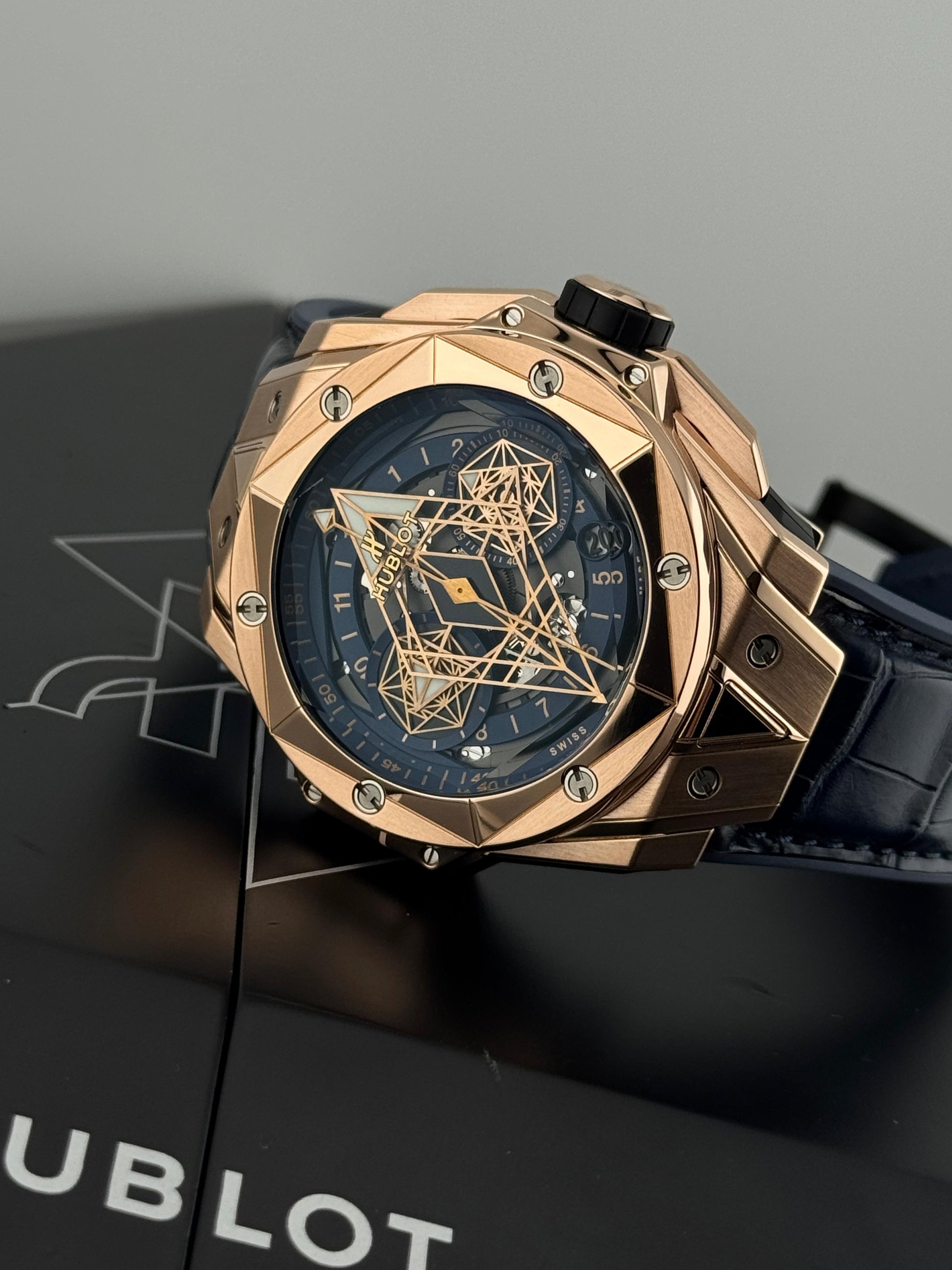 Hublot big bang Sang bleu II 45mm RoseGold Chronograph Blue Dial 2020 - HOURLY 
