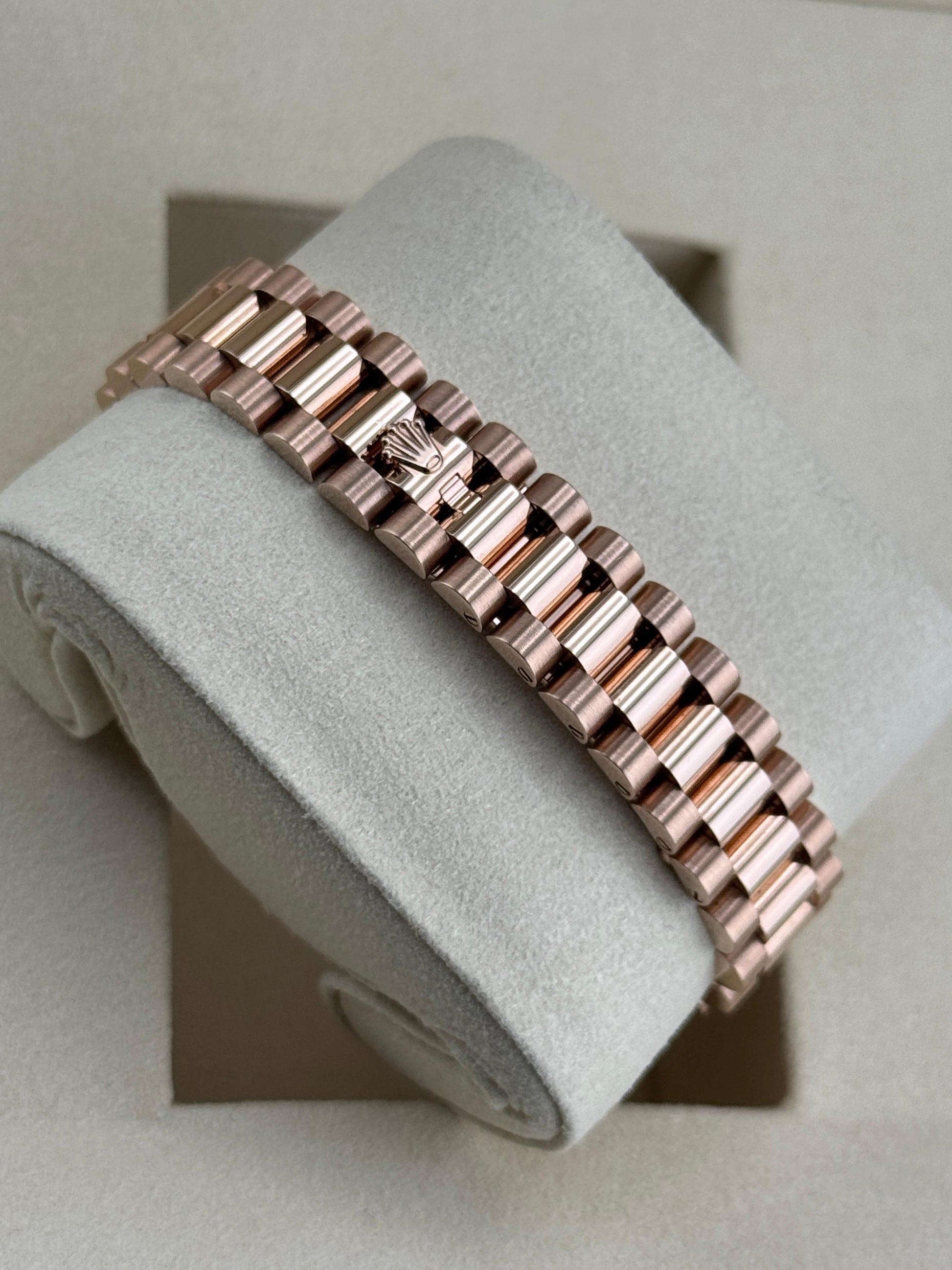 Rolex Datejust 28mm RoseGold Mother-of-Pearl Dial 2024 - HOURLY 