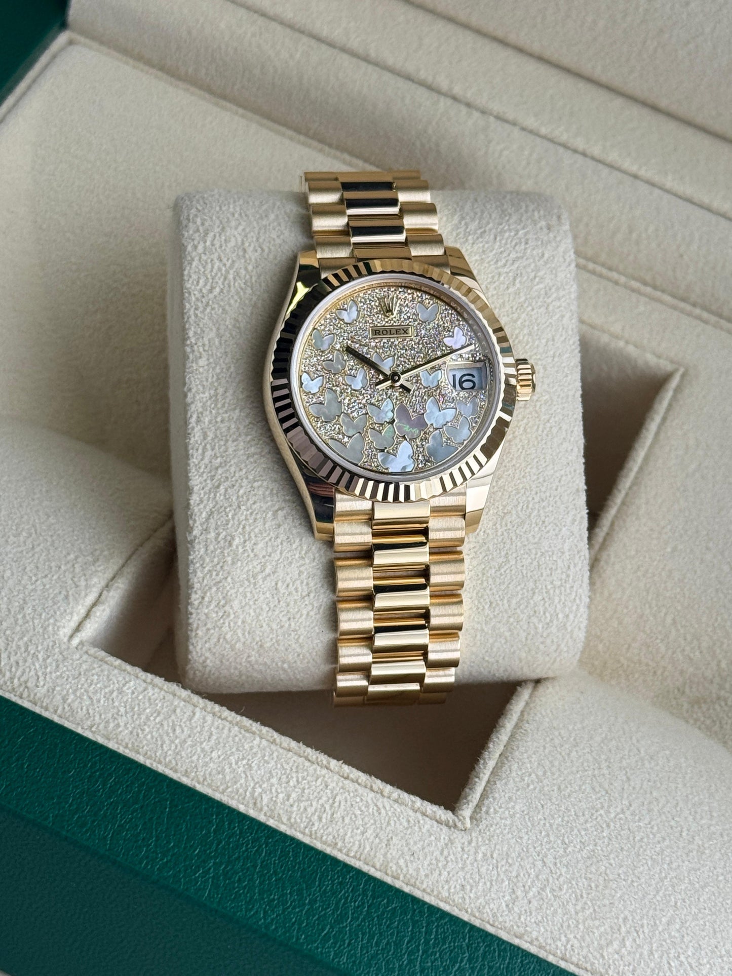 Rolex Datejust 31mm YellowGold Mother-of-pearl butterfly motifs 2021 - HOURLY 