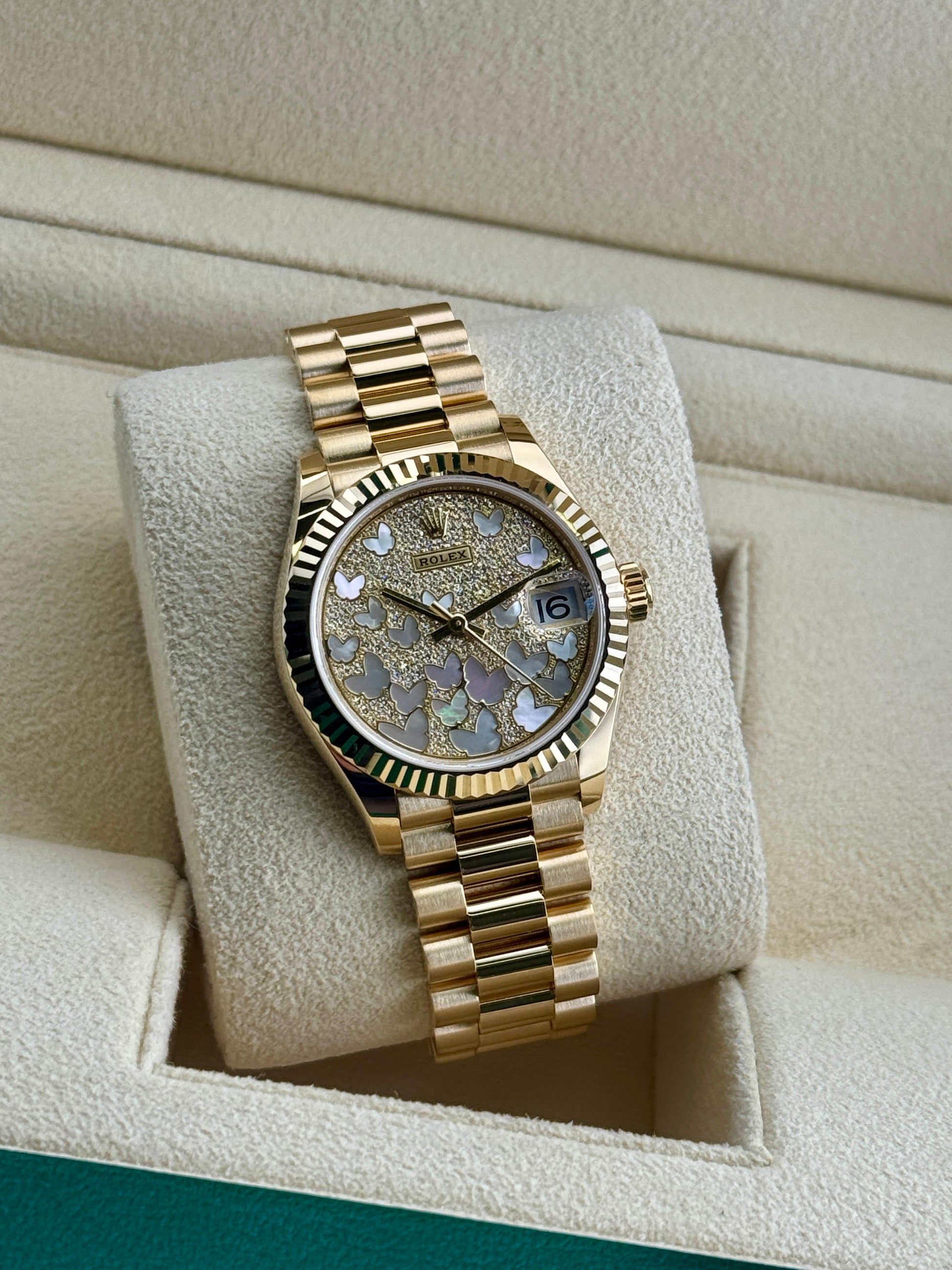 Rolex Datejust 31mm YellowGold Mother-of-pearl butterfly motifs 2021 - HOURLY 