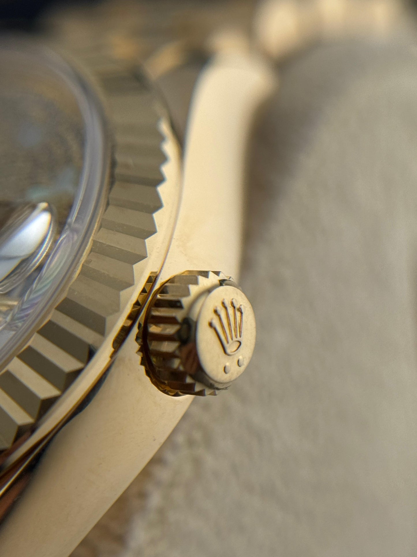 Rolex Datejust 31mm YellowGold Mother-of-pearl butterfly motifs 2021 - HOURLY 