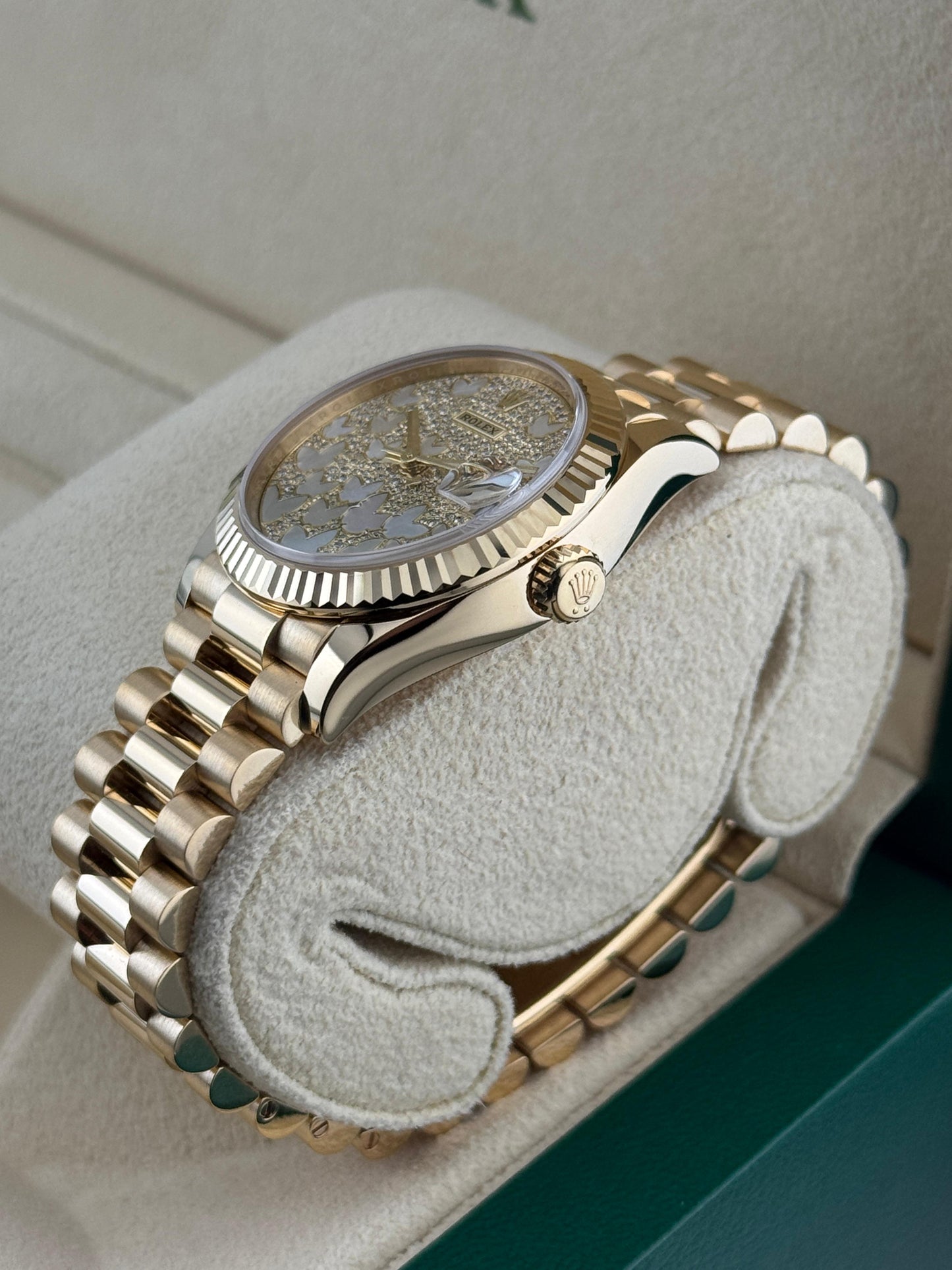 Rolex Datejust 31mm YellowGold Mother-of-pearl butterfly motifs 2021 - HOURLY 