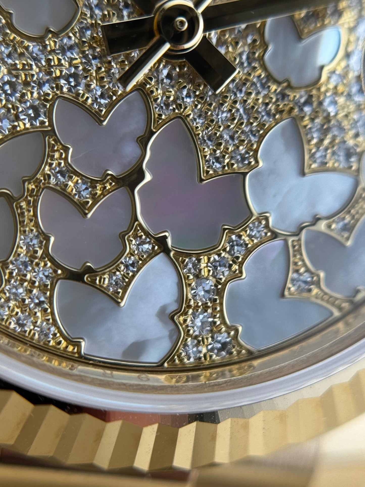 Rolex Datejust 31mm YellowGold Mother-of-pearl butterfly motifs 2021 - HOURLY 