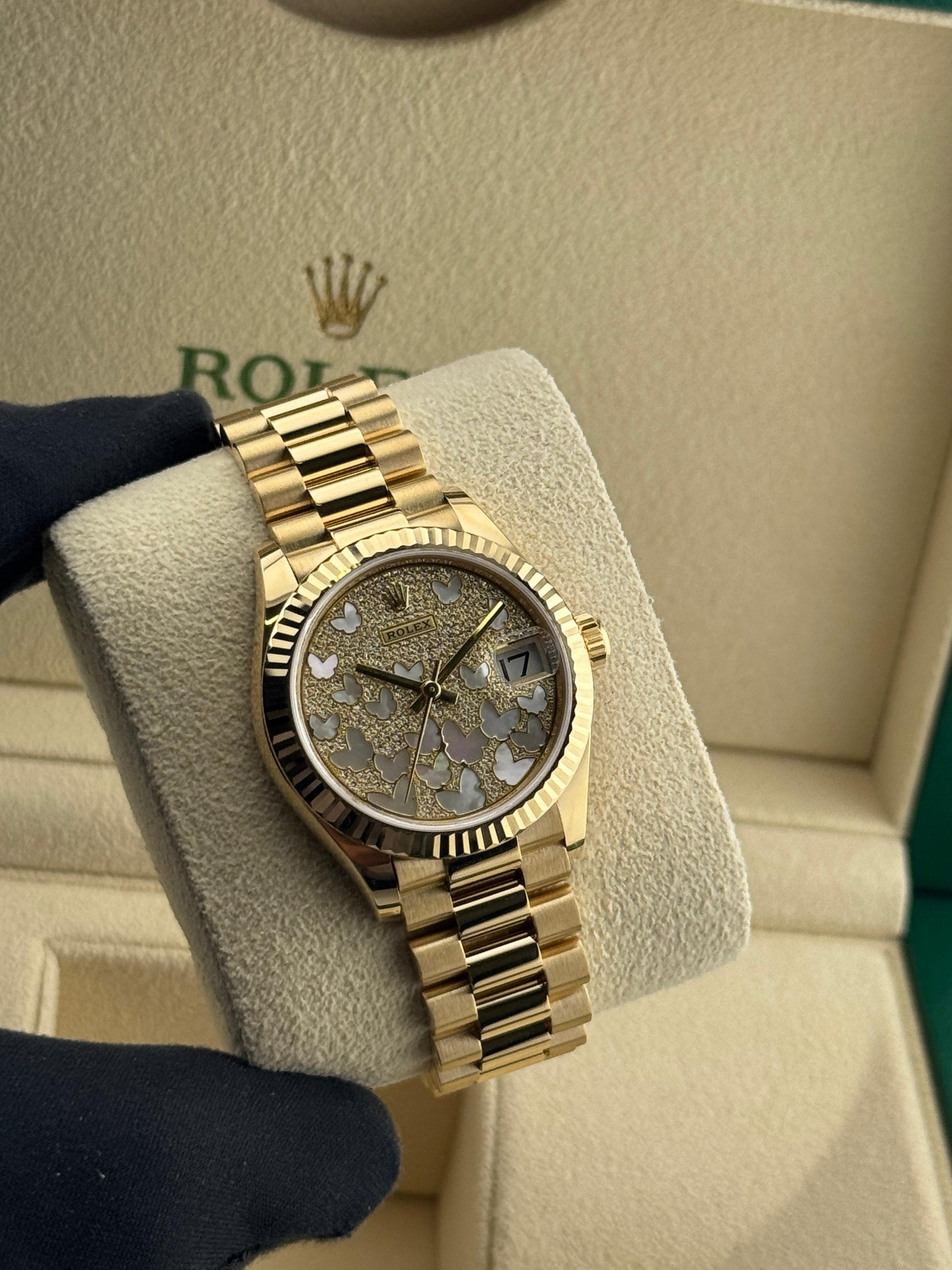 Rolex Datejust 31mm YellowGold Mother-of-pearl butterfly motifs 2021 - HOURLY 