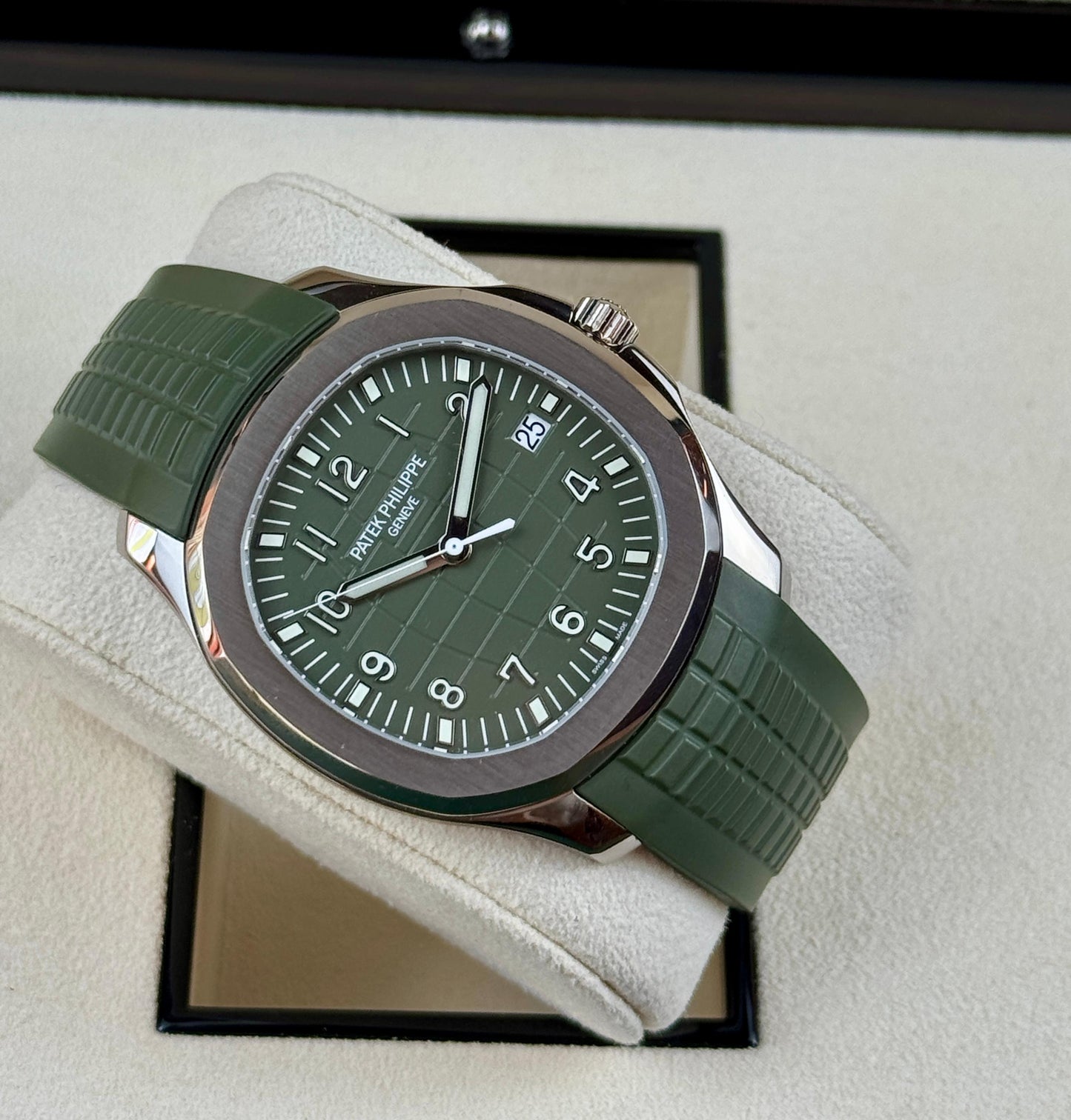 Patek Philippe Aquanaut WhiteGold Green 2022 - HOURLY 