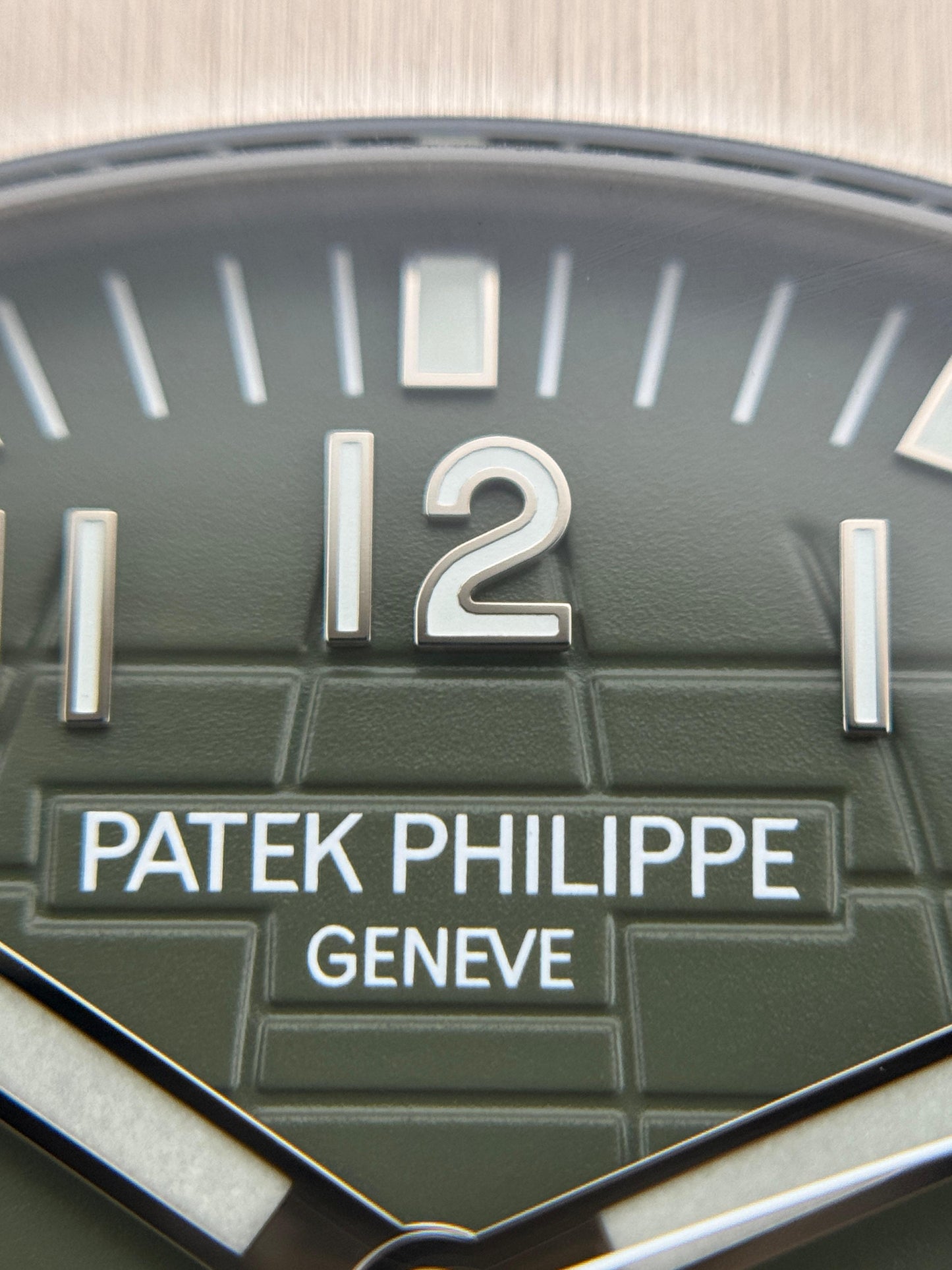 Patek Philippe Aquanaut WhiteGold Green 2022 - HOURLY 