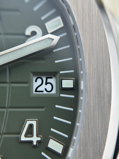 Patek Philippe Aquanaut WhiteGold Green 2022 - HOURLY 