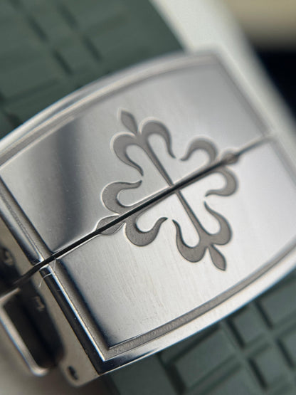 Patek Philippe Aquanaut WhiteGold Green 2022 - HOURLY 