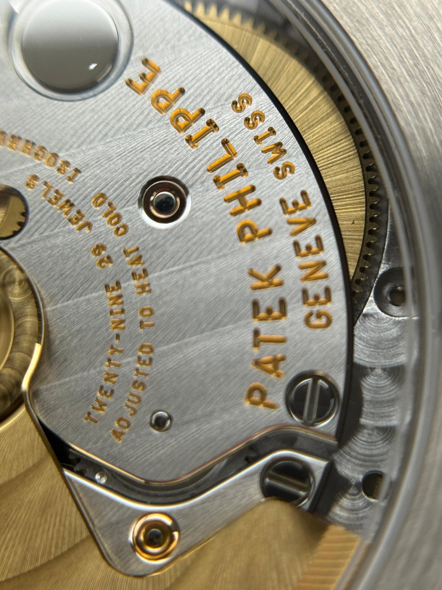 Patek Philippe Aquanaut WhiteGold Green 2022 - HOURLY 