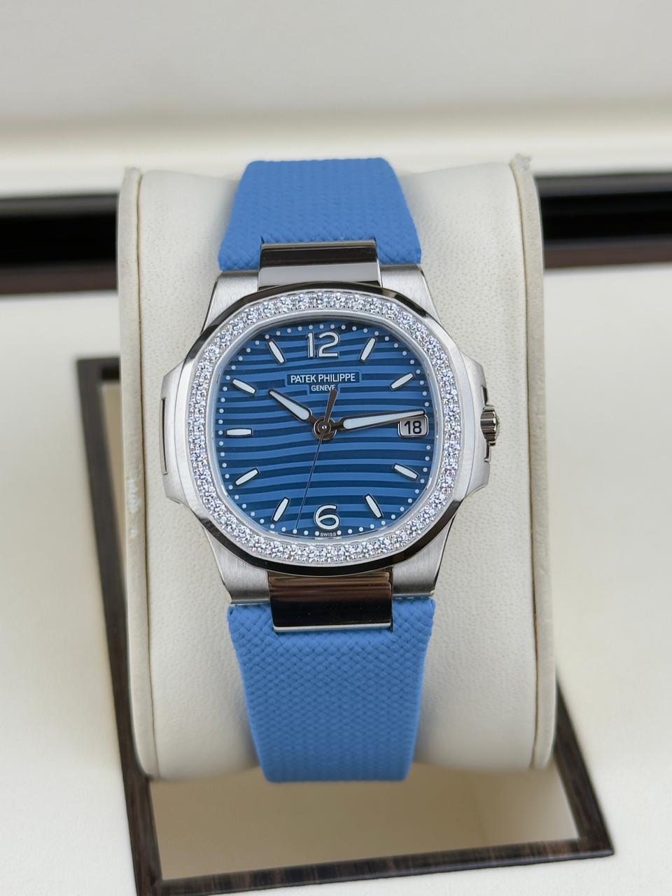Patek Philippe Nautilus 32mm Quartz Lacquered Azure Blue 2025 - HOURLY 