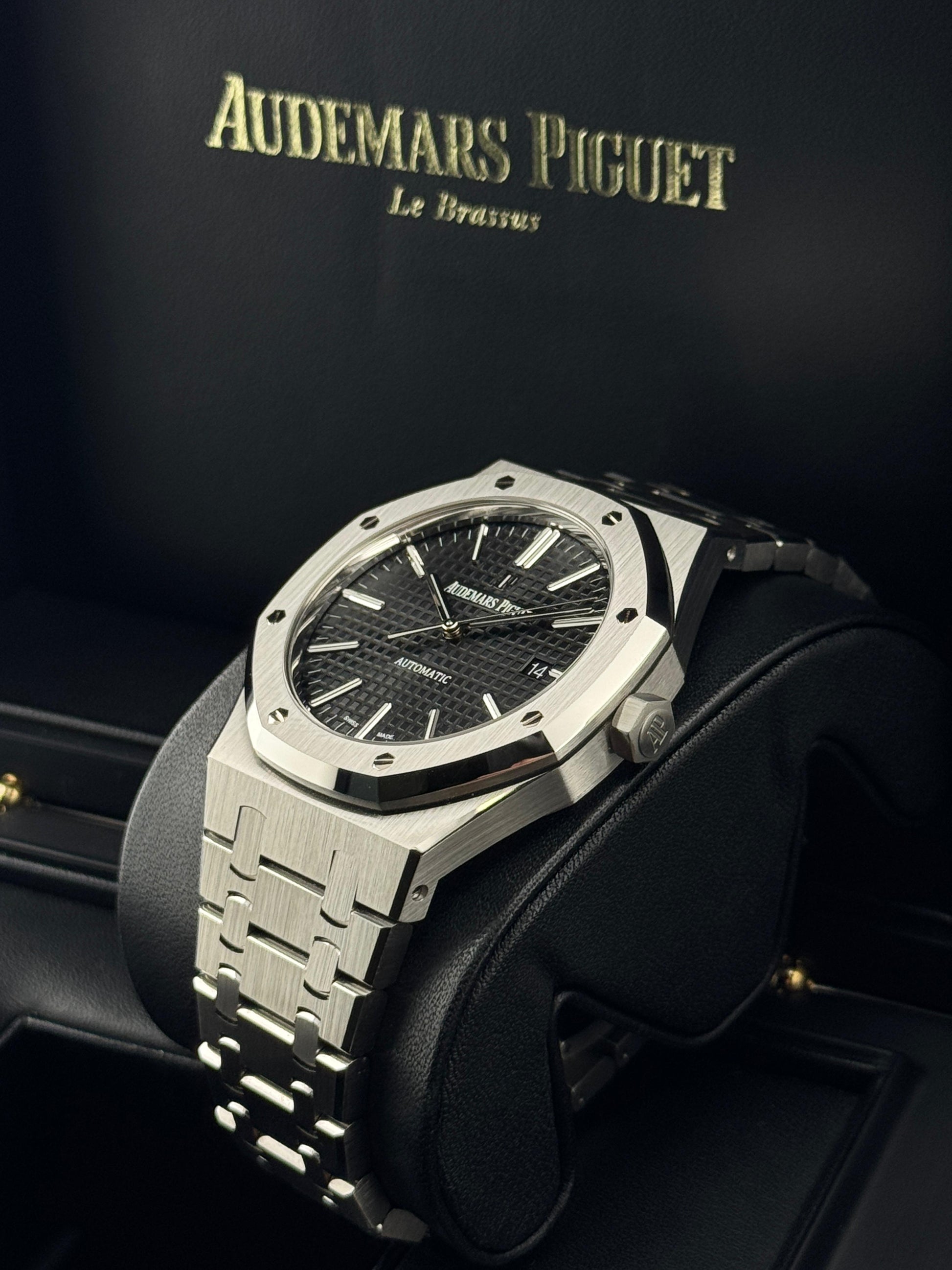 Audemars Piguet Royal Oak Balck Dial 2016 - HOURLY 