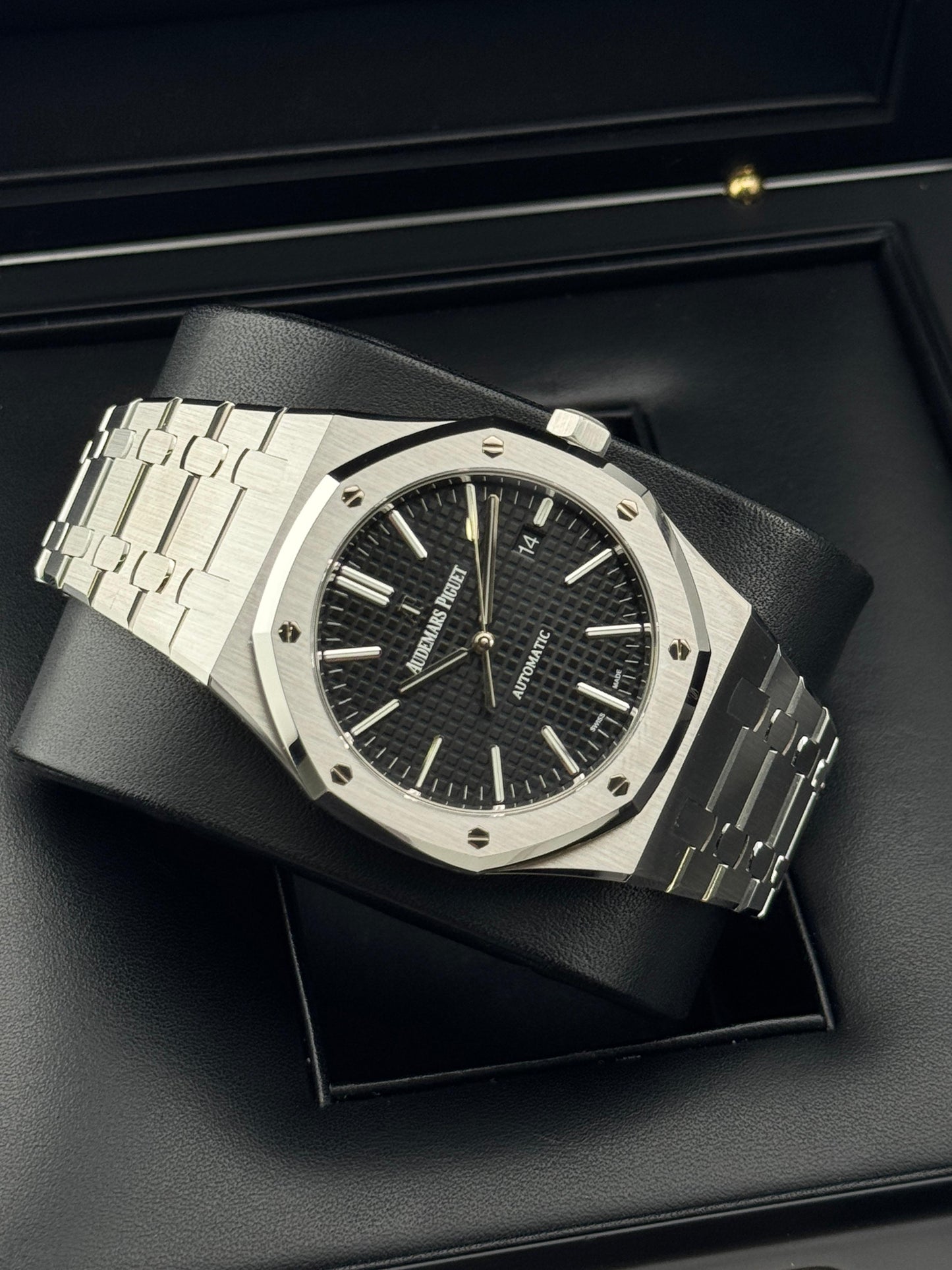 Audemars Piguet Royal Oak Balck Dial 2016 - HOURLY 